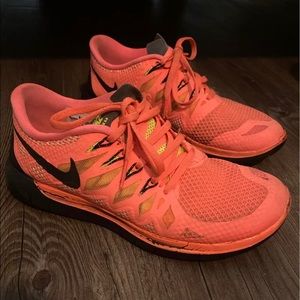 NIKE NEON ORANGE SNEAKERS